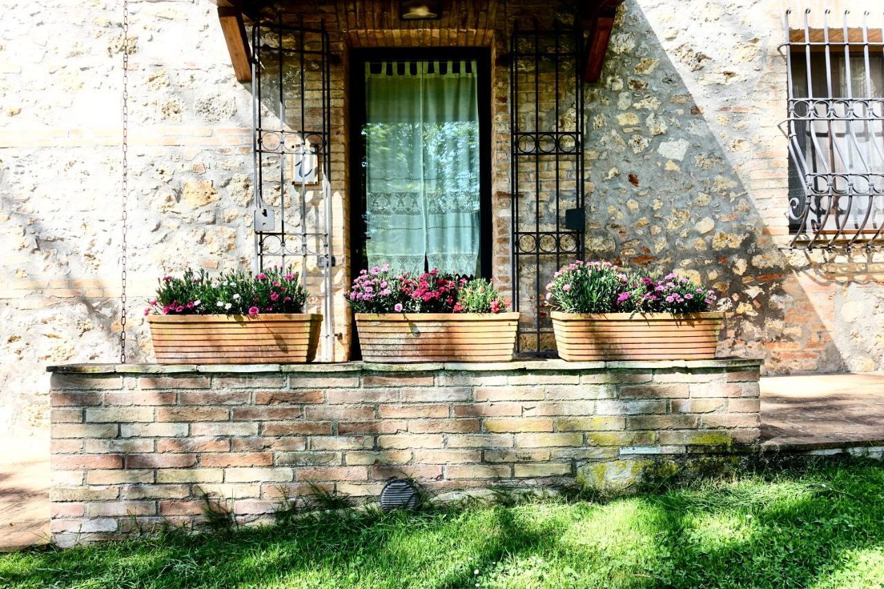 סוביצ'ילה Agriturismo Montioni מראה חיצוני תמונה